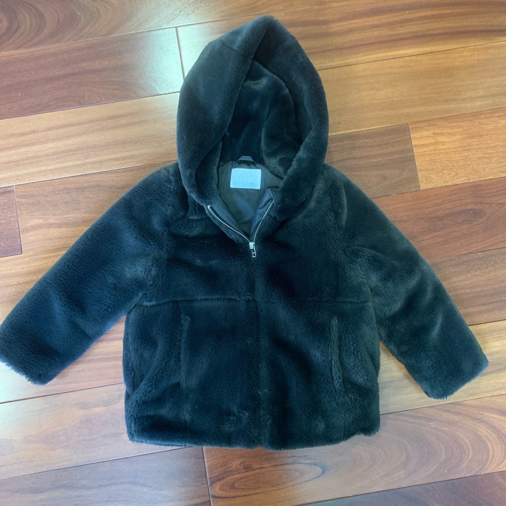 Girls Zara Faux Fur Coat, size 7.